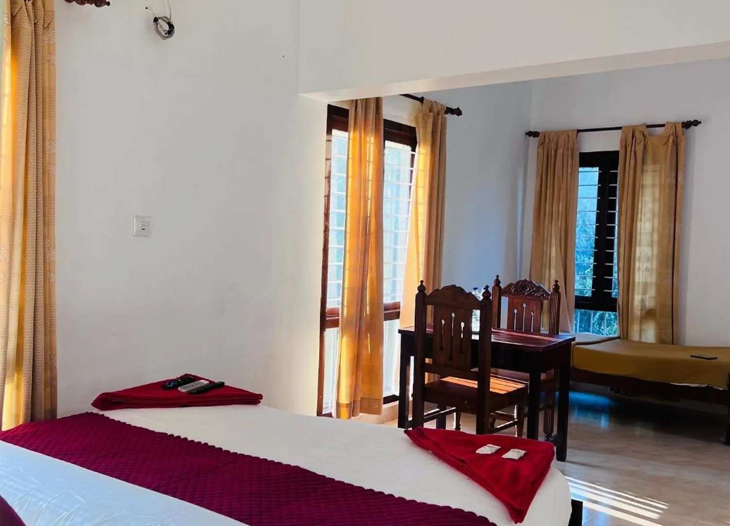 Hotel Sunday - Townhouse Club Airport Trivandrum Thiruvananthapuram Indie