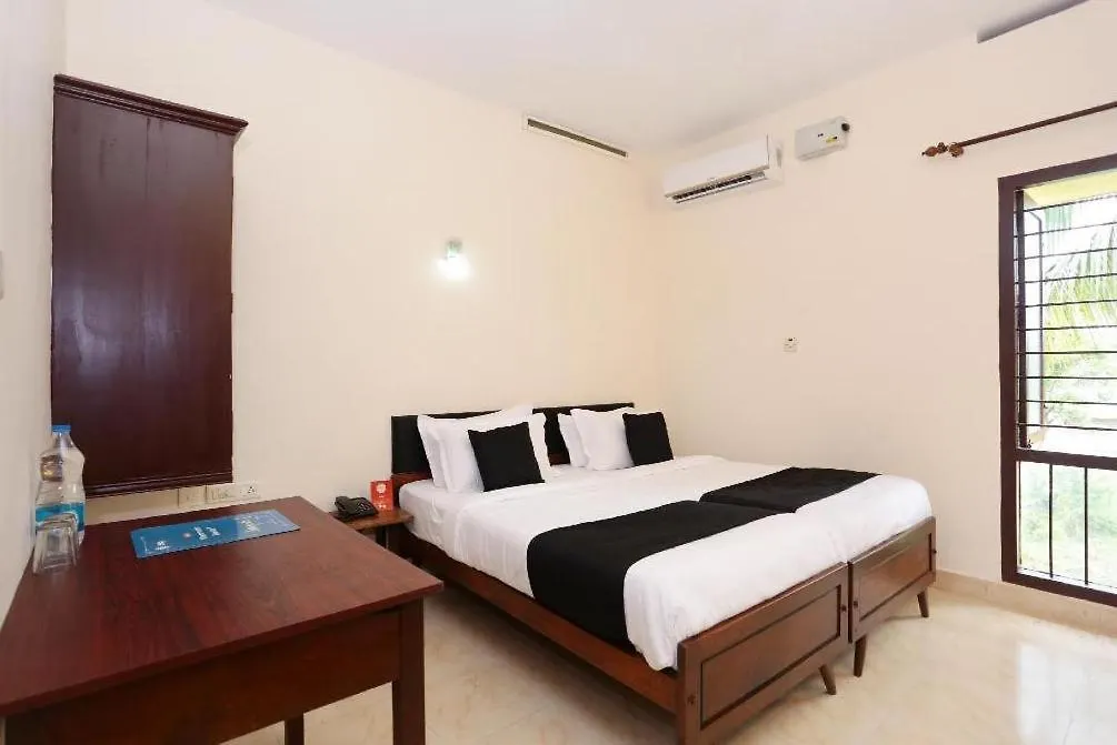 Hotel Sunday - Townhouse Club Airport Trivandrum トリバンドラム 3*,  インド