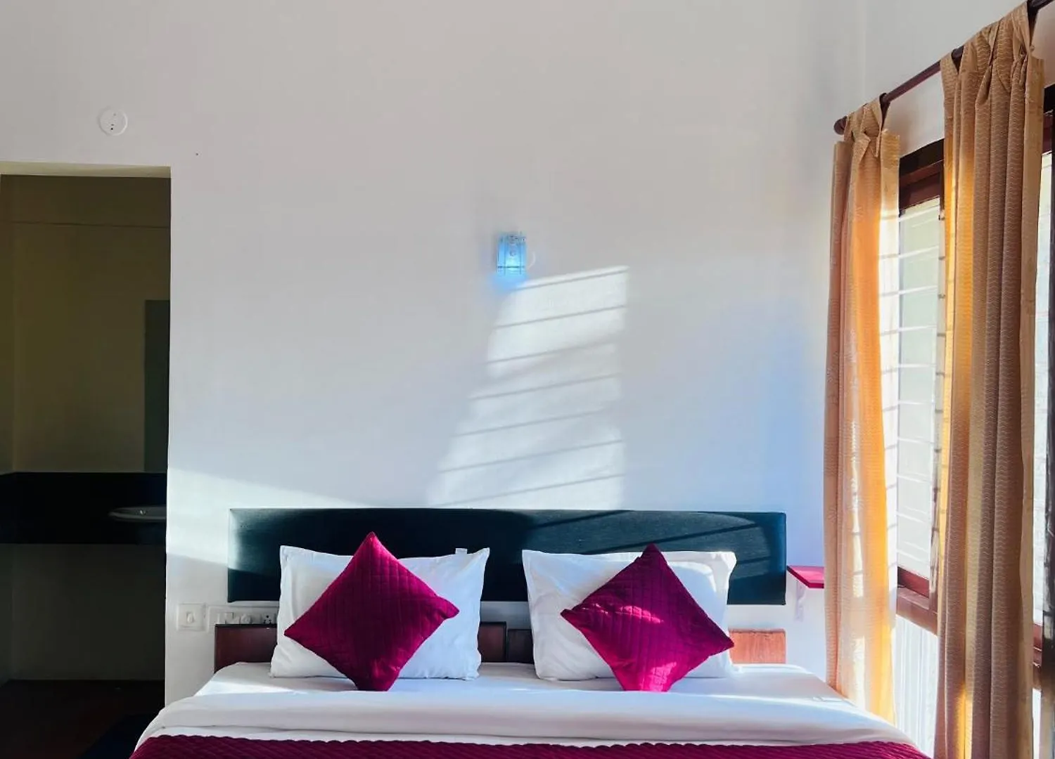 ***  Hotel Sunday - Townhouse Club Airport Trivandrum トリバンドラム インド