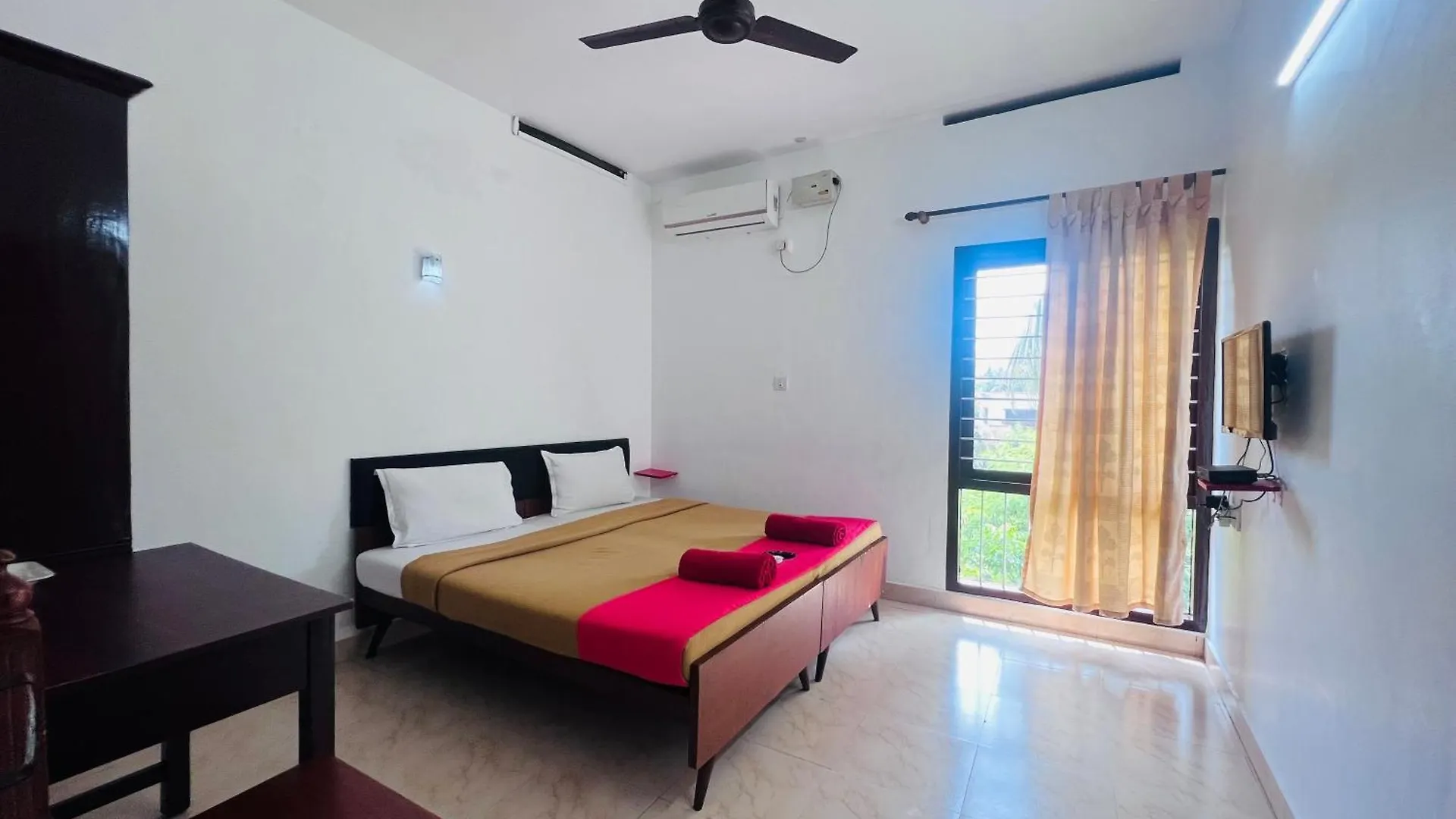 Hotel Sunday - Townhouse Club Airport Trivandrum トリバンドラム