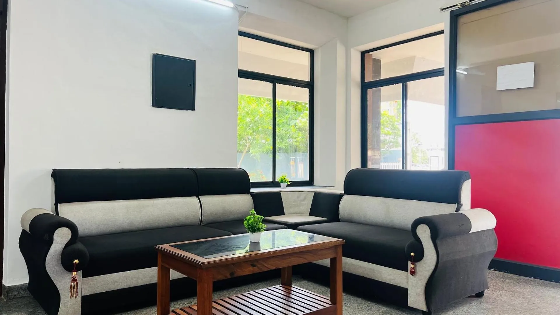 Hotel Sunday - Townhouse Club Airport Trivandrum トリバンドラム