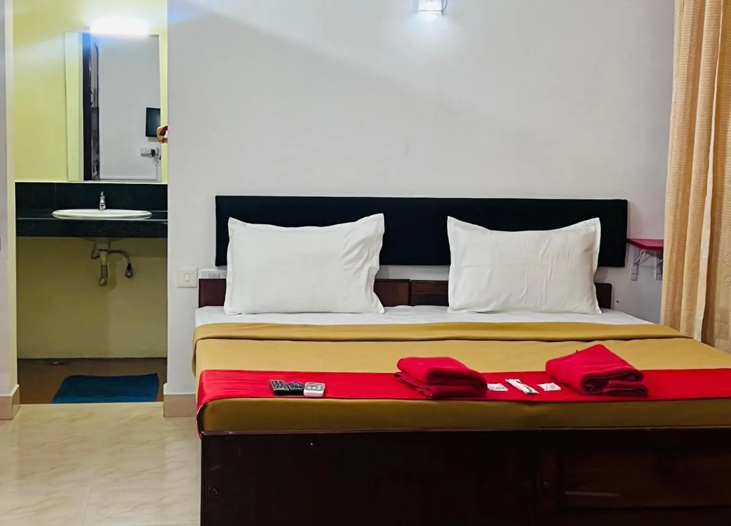 Hotel Sunday - Townhouse Club Airport Trivandrum トリバンドラム インド