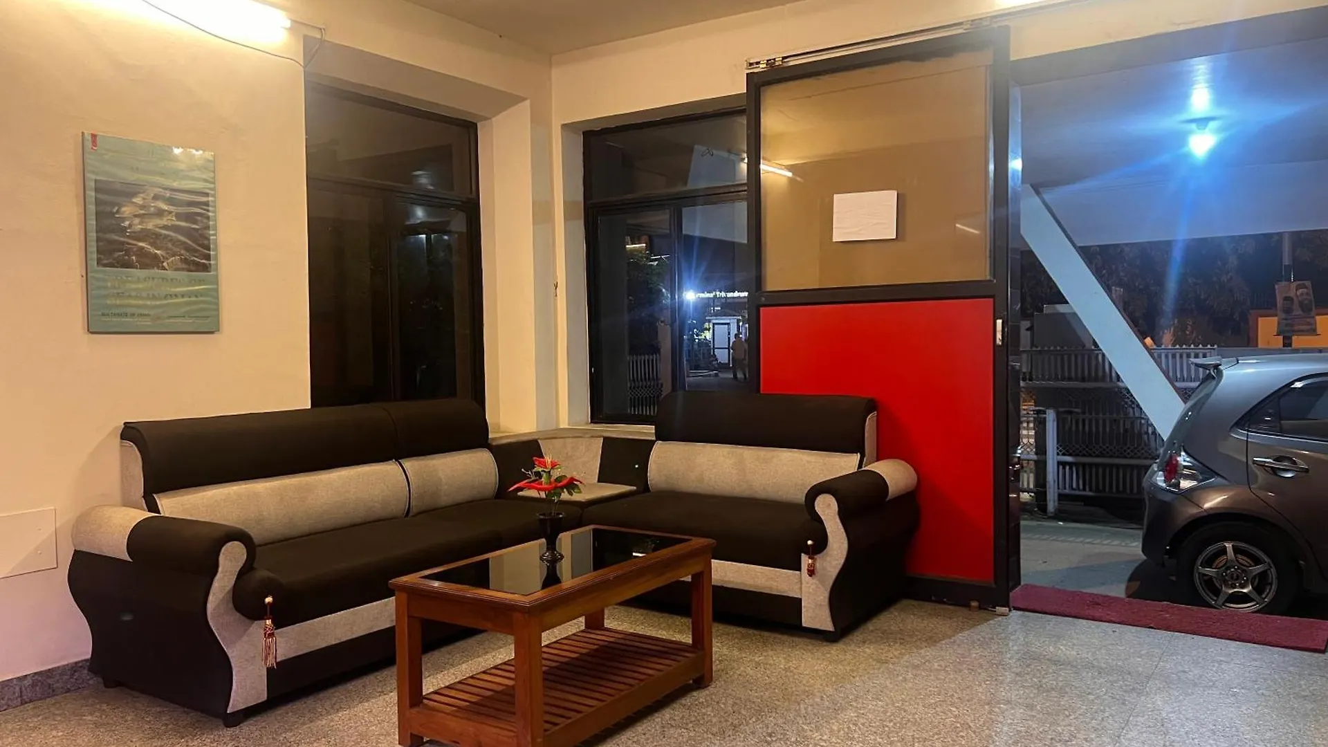 Hotel Sunday - Townhouse Club Airport Trivandrum トリバンドラム 3*,  インド