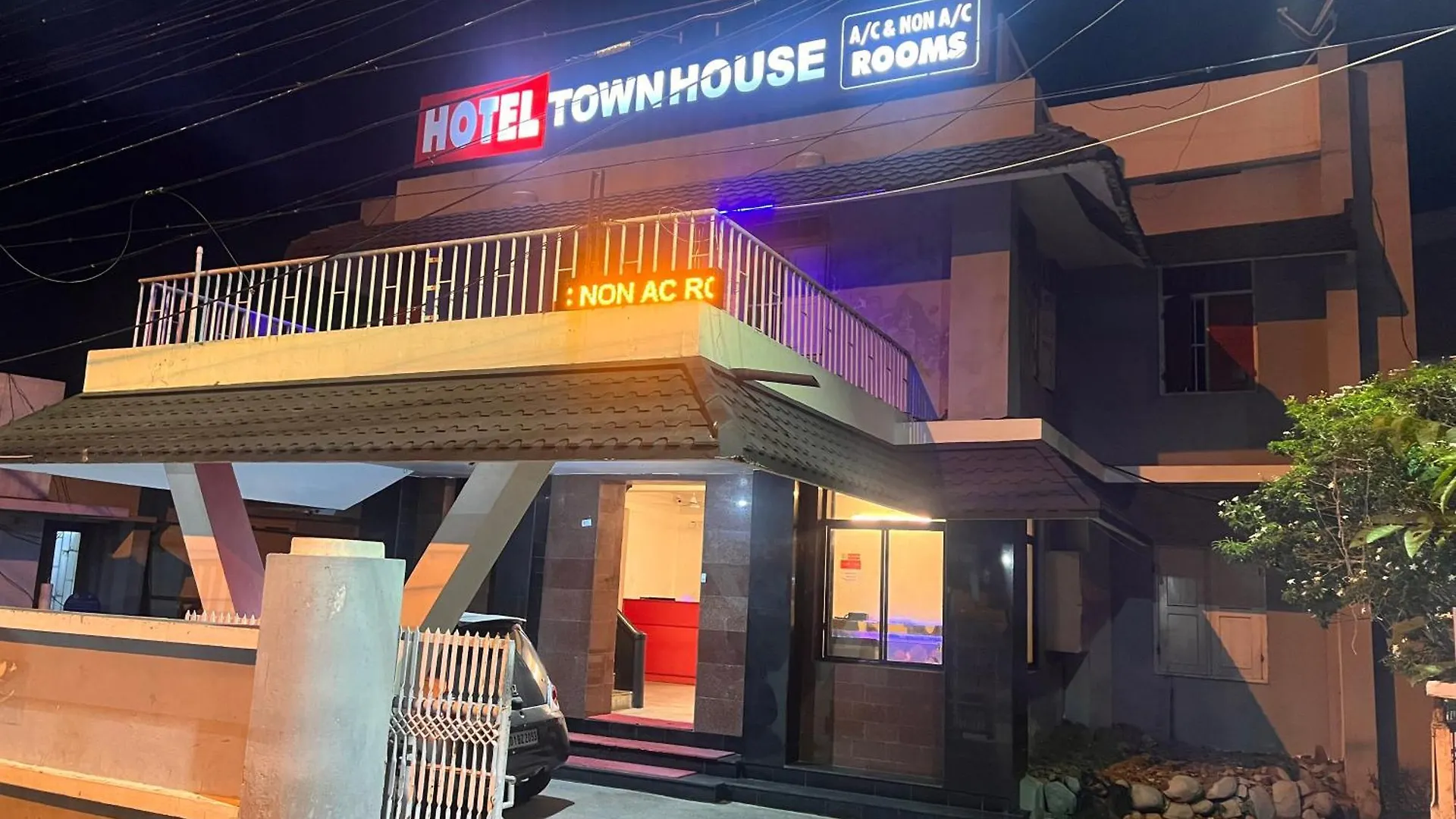 Hotel Sunday - Townhouse Club Airport Trivandrum トリバンドラム