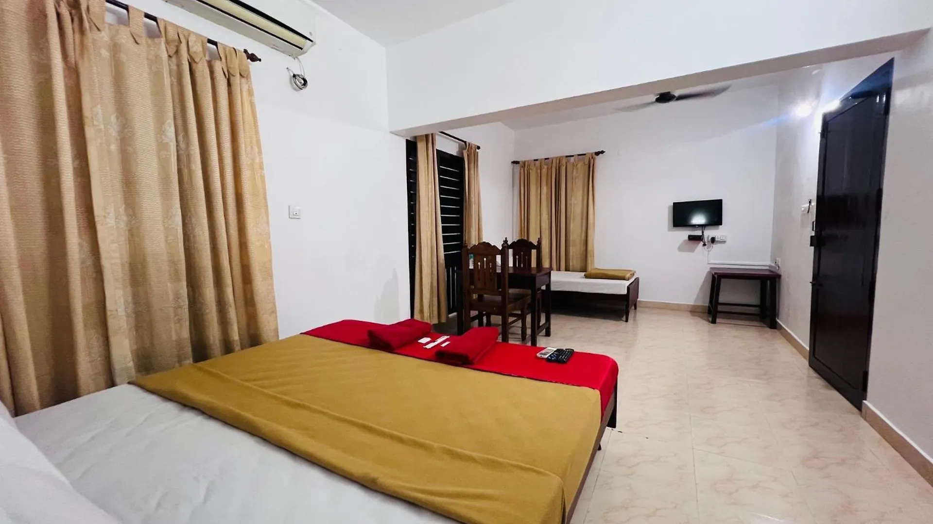 Hotel Sunday - Townhouse Club Airport Trivandrum トリバンドラム 3*,  インド