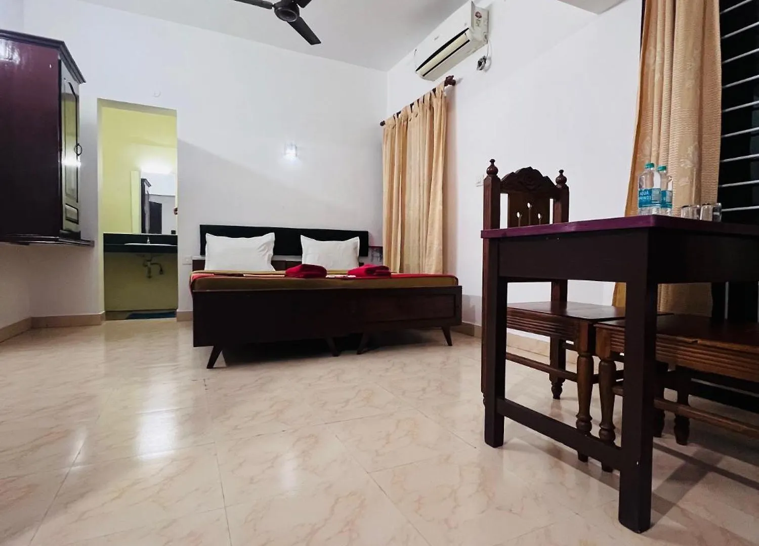 Hotel Sunday - Townhouse Club Airport Trivandrum トリバンドラム