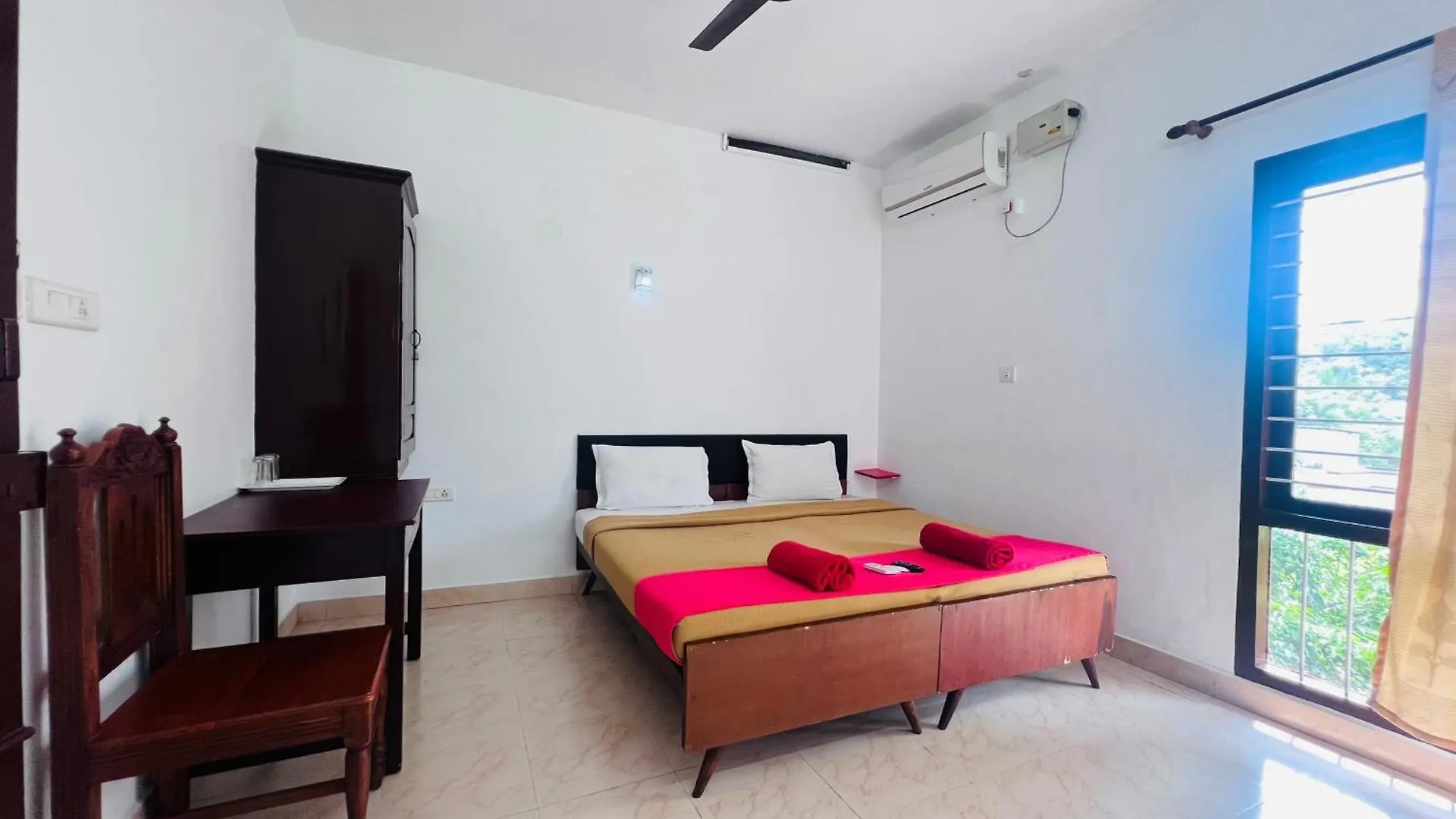 Hotel Sunday - Townhouse Club Airport Trivandrum トリバンドラム